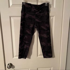 Zyia Forest camo Luxe Capri Leggings